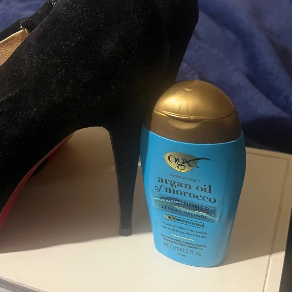 Christian Louboutin Black Peep-Toe Heels with Red Sole - Picture 8 of 8